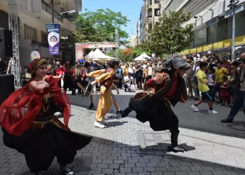شارع الحمرا في بيروت ينبض مجددا بمهرجان “أحلى فوضى”