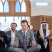 الرئيس السوري بشار الأسد يؤدي صلاة عيد الأضحى مع عدد من المصلين والوزراء في مدينة حلب.