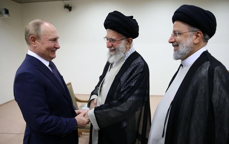 صور بوتين في طهران تستفز “إسرائيل” وتعتبرها تطور ليس جيد