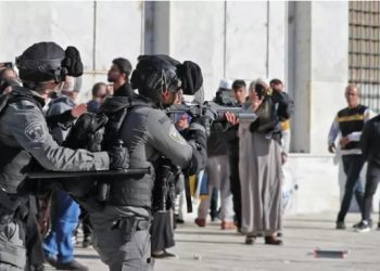 الشرطة “الإسرائيلية” تعتقل عروسا فلسطينية بفستان الزفاف..