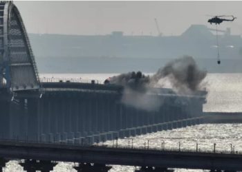مرور 13 قطارا عبر جسر القرم ونقل نحو 6 آلاف راكب