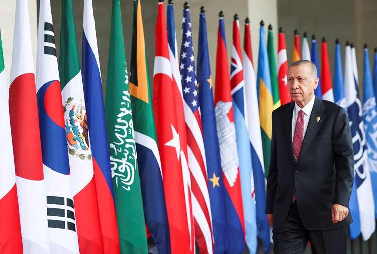 إردوغان: يمكن إعادة النظر في العلاقة مع دمشق وسألتقي الأسد في الوقت المناسب