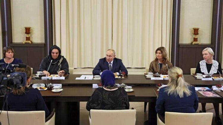 بوتين: روسيا لا تقاتل الأوكرانيين ولكن أولئك الذين يستخدمونهم كوقود للمدافع