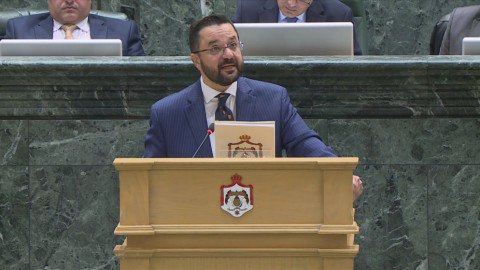 الديون الأردنية تخطّت حاجز الـ50 مليارًا والوزراء “قلقون” من ظاهرة الاستقواء على الدولة.. الاحتقان مُتواصل في “معان” جنوبًا ونقاشات الملف المالي تبدأ قريبًا.. وزير المالية لا يُريد “رفع الضرائب ولا تخفيضها” وحكومة الخصاونة بعد عُبور الميزانية بين سيناريوهين
