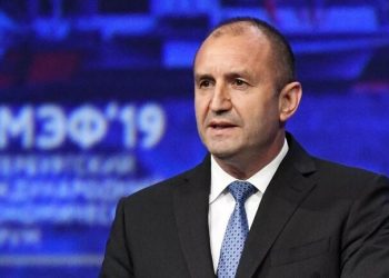 الرئاسة البلغارية تدعو لوقف إمداد كييف بالأسلحة