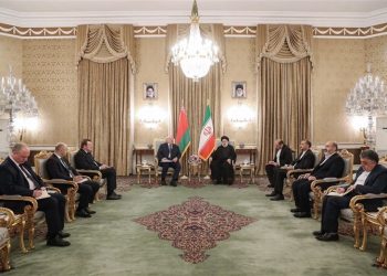 رغم العقوبات.. إيران وبيلاروسيا توقّعان خارطة طريق للتعاون الشامل