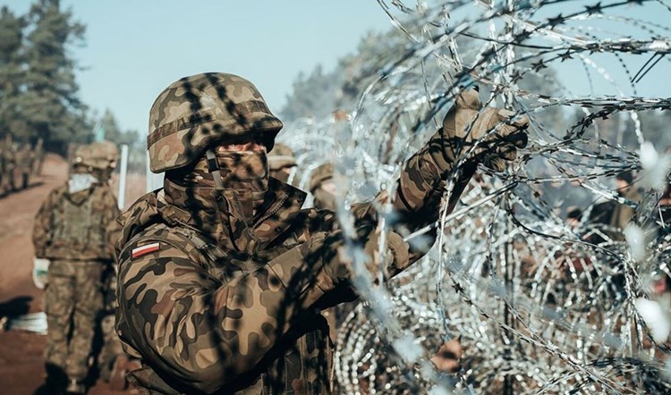 بولندا ترسل قوات إضافية إلى حدودها مع بيلاروسيا